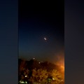 Những tia chớp trên bầu trời Isfahan, Iran sau những báo cáo về vụ nổ. Ảnh: IRGC