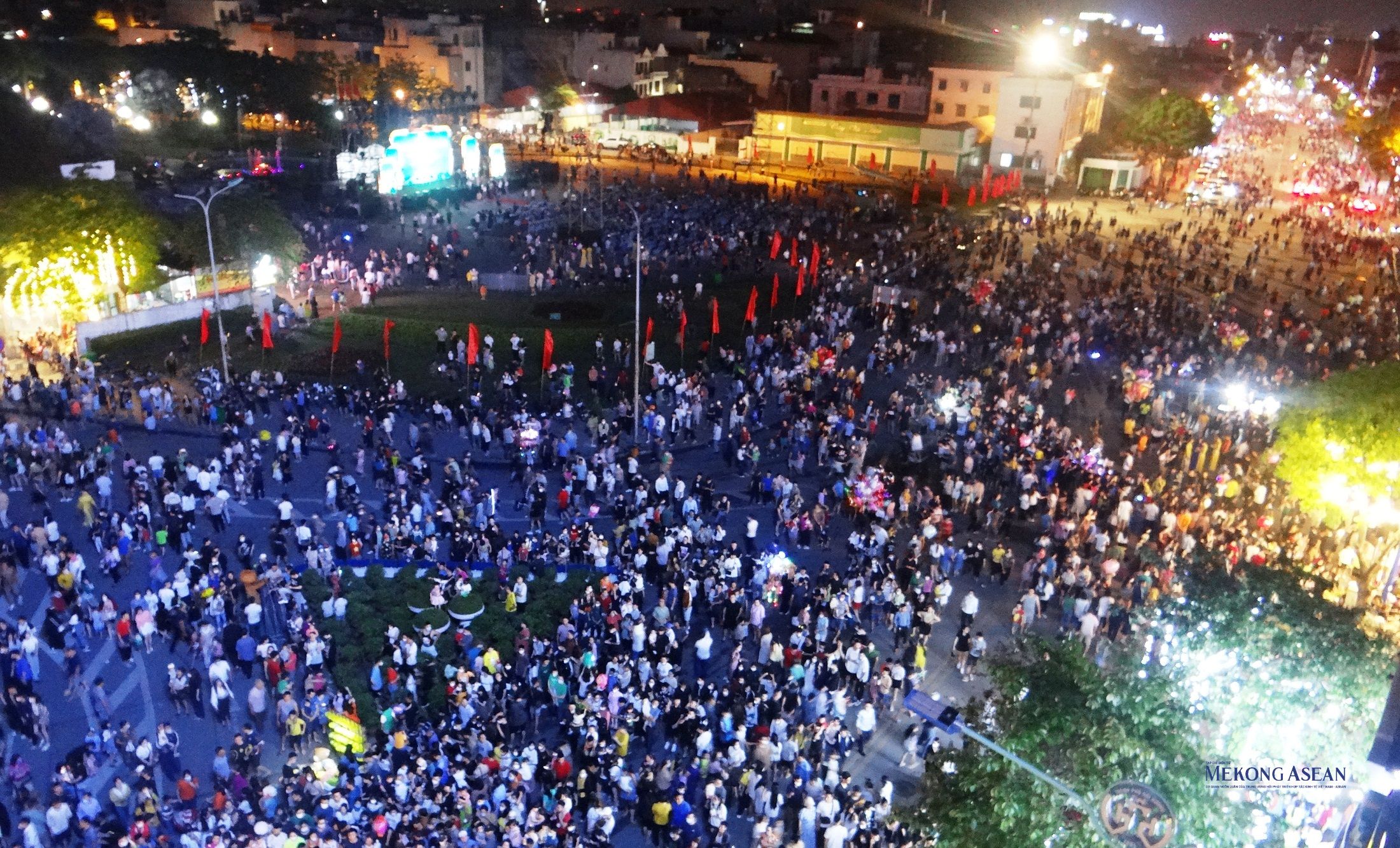 Tưng bừng khai trương phố đi bộ - chợ đêm khu vực đường Bạch Đằng, thành phố Hải Dương