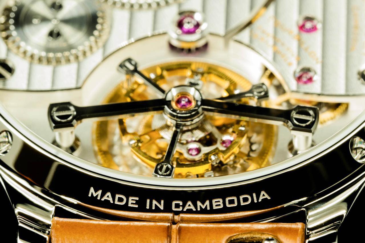 Chiếc đồng hồ được khắc chữ "Made in Cambodia". Ảnh: Facebook/ Samdech Hun Sen, Cambodian Prime Minister