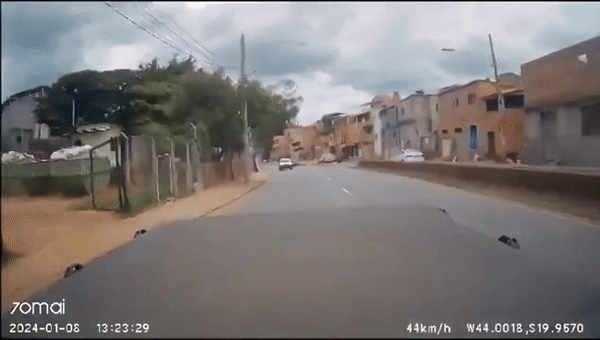 Video trực thăng cảnh sát rơi xuống đường phố Brazil