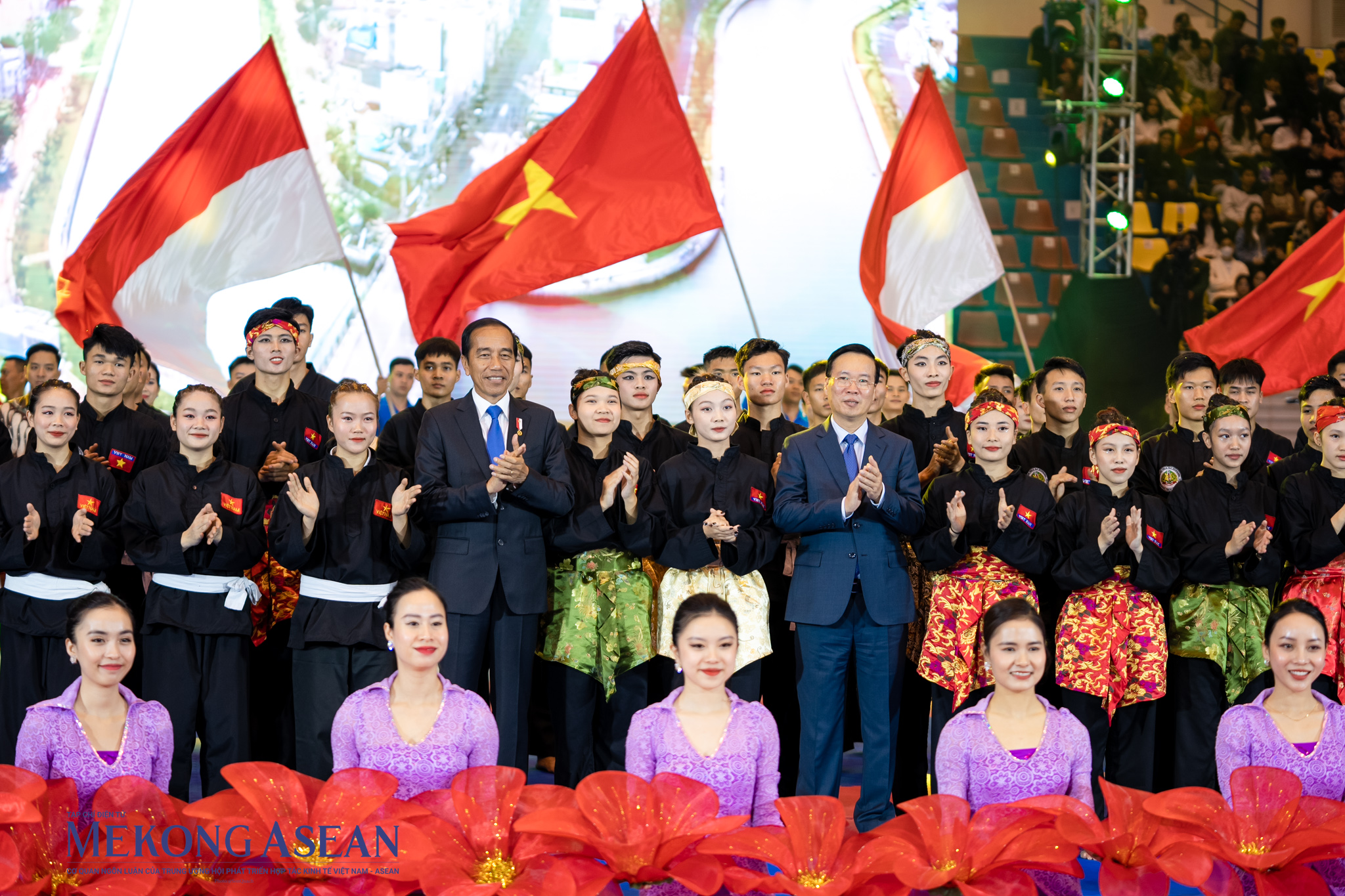 Chủ tịch nước Võ Văn Thưởng cùng Tổng thống Indonesia thưởng thức biểu diễn võ thuật