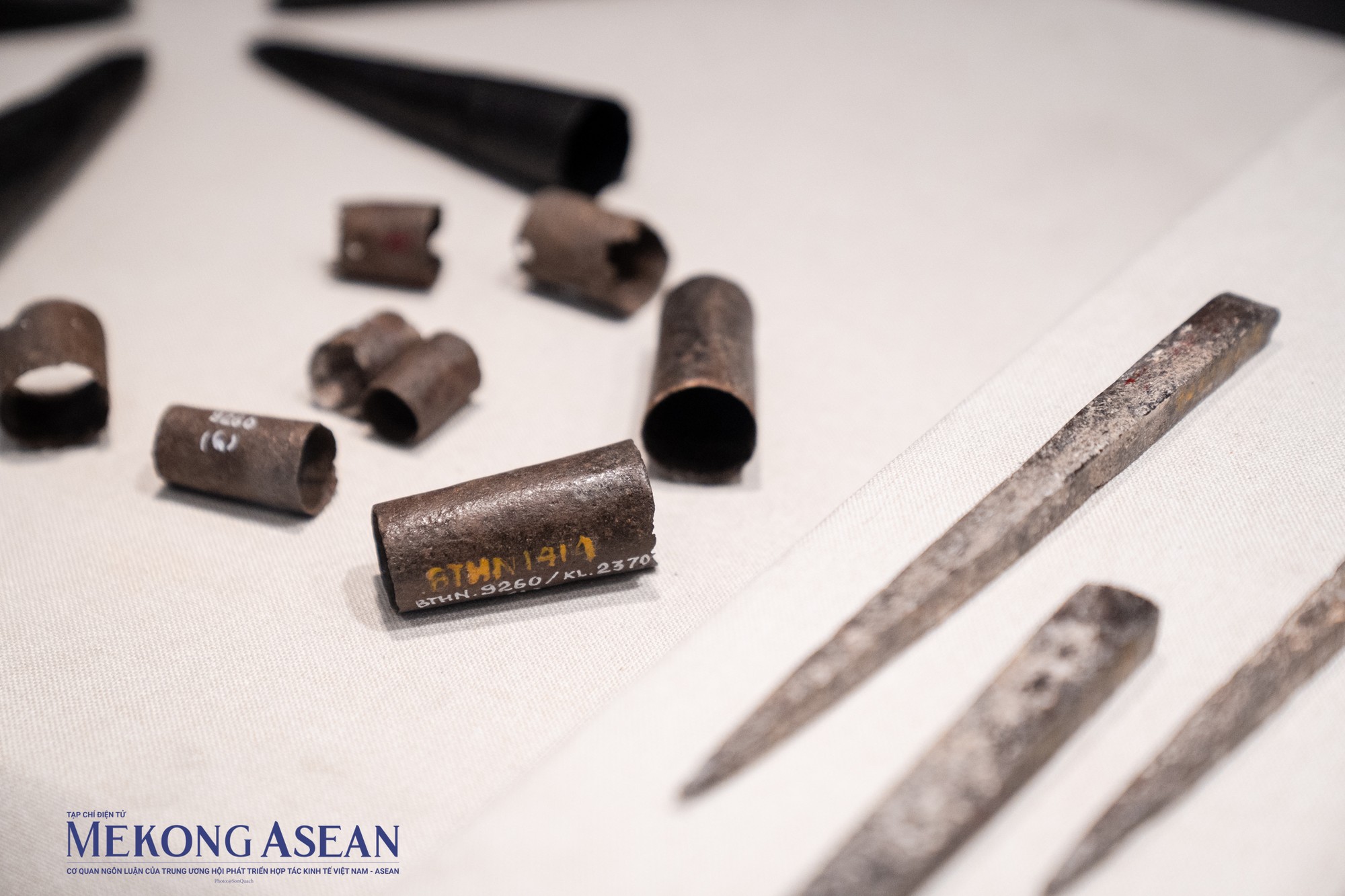 Nhiều nhà khảo cổ nhận xét bộ sưu tập vũ khí dưới lòng hồ Ngọc Khánh đa dạng về loại hình, hình dáng khỏe khoắn hơn hẳn so với các sưu tập vũ khí thời Trần từng được phát hiện. ảnh 14
