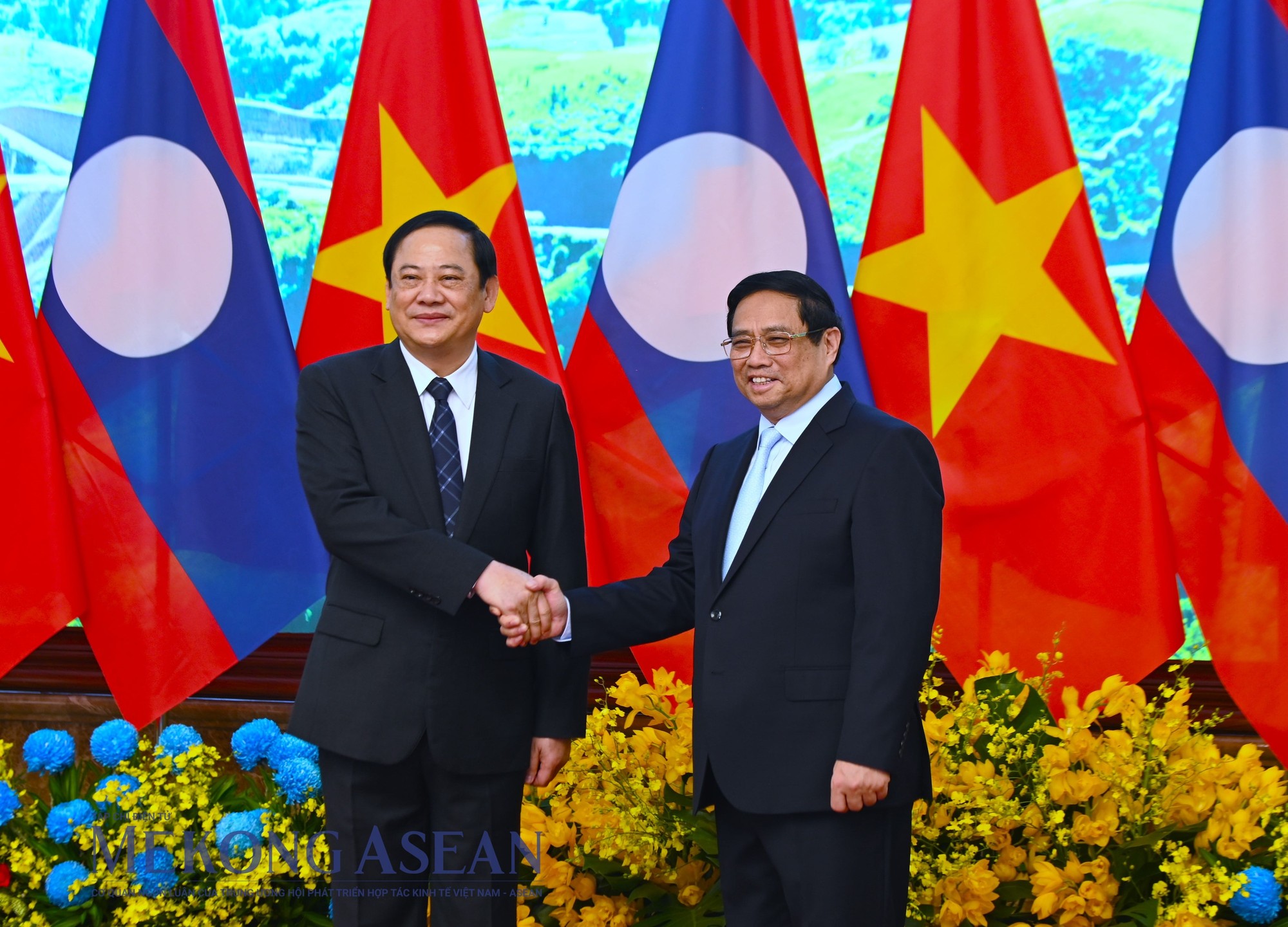Thủ tướng Phạm Minh Chính và Thủ tướng Lào Sonexay Siphandone. Ảnh: Đỗ Thảo