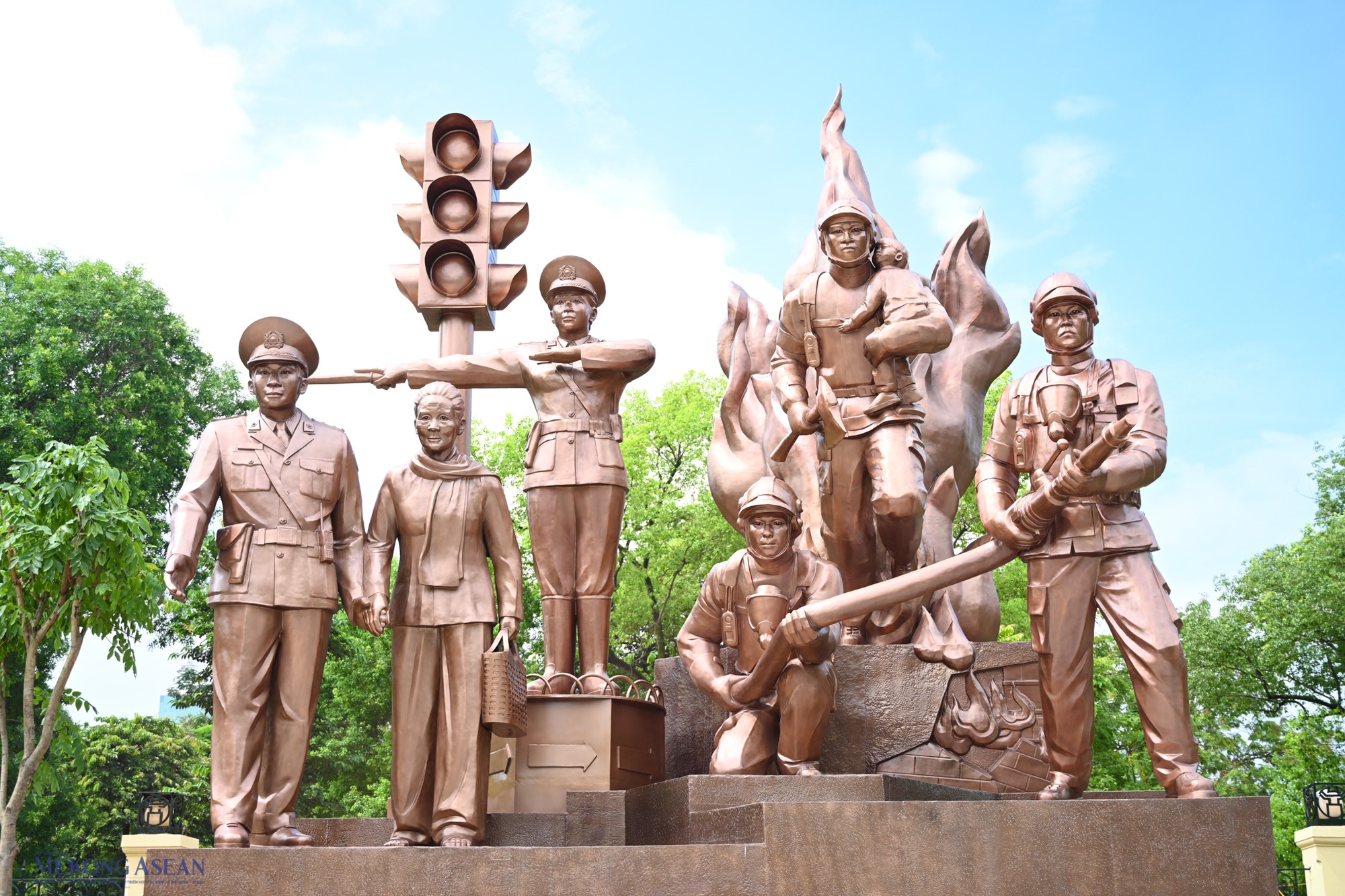 Công trình tượng đài mới nhất của Hà Nội là cụm tượng đài Công an vì nhân dân phục vụ, lấy hình tượng cảnh sát giao thông và phòng cháy chữa cháy. Tượng đài khánh thành ngày 17/7/2022, chào mừng kỷ niệm 60 năm ngày truyền thống lực lượng cảnh sát nhân dân (20/7/1962-20/7/2022).
