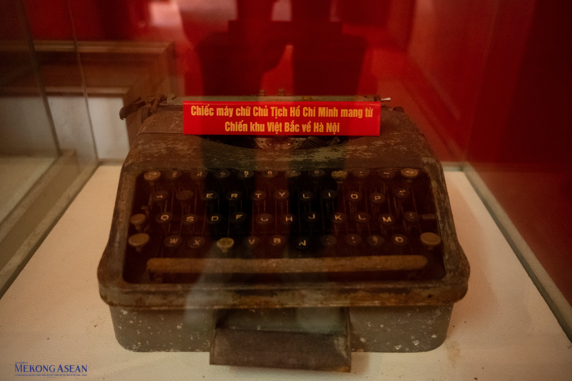 Trong số này có chiếc máy chữ Bác Hồ mang từ Chiến khu Việt Bắc về Hà Nội năm 1945 để sử dụng vẫn còn lại đến ngày nay.