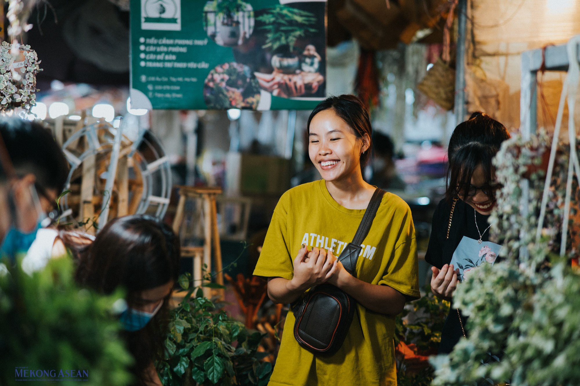 Là một trong những chợ hoa đầu mối của thủ đô, chợ hoa Quảng An đa dạng về mẫu mã và sản phẩm cũng như giá cả.