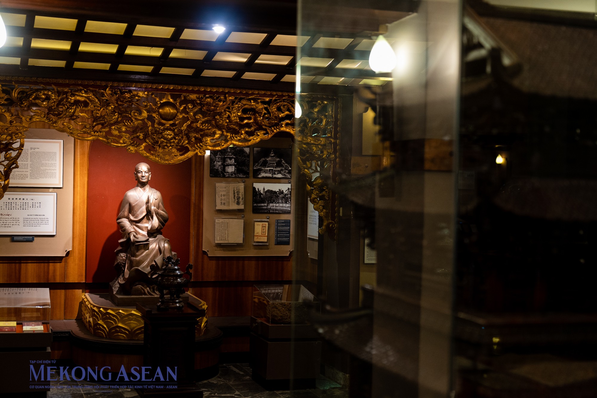 Tôn tượng Vua Trần Nhân Tông thỉnh từ chùa Tiêu Sái (nay là chùa Báo Ân, Gia Lâm, Hà Nội) về đặt tại bảo tàng.