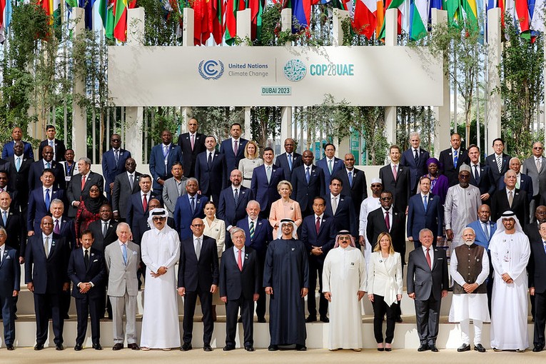 Thủ tướng Phạm Minh Chính và đại diện các nước tham dự COP28 chụp ảnh chung. Ảnh: VGP ảnh 2