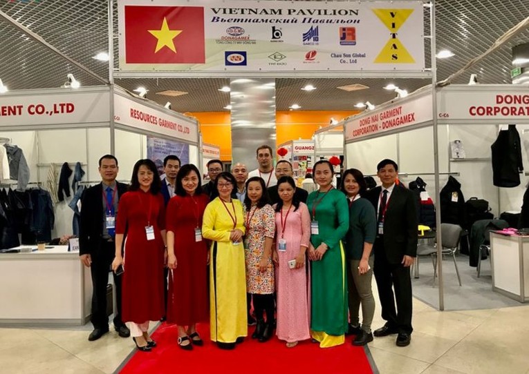 Đoàn doanh nghiệp Việt Nam tham gia một hội chợ quốc tế về may mặc tại Nga. ảnh 2