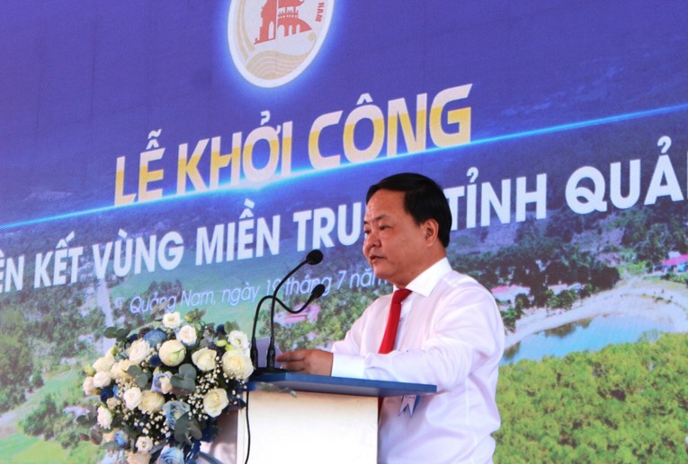 Ph&oacute; Chủ tịch UBND tỉnh Quảng Nam Nguyễn Hồng Quang ph&aacute;t biểu tại buổi lễ. Nguồn: Cổng th&ocirc;ng tin điện tử tỉnh Quảng Nam.