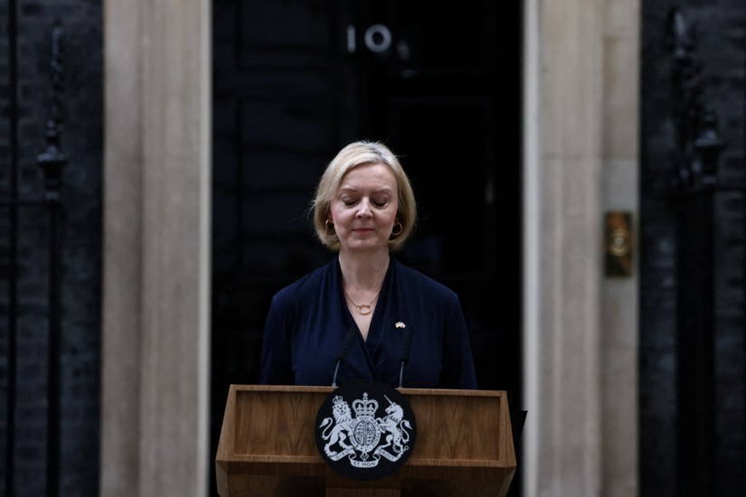 Thủ tướng Anh Liz Truss tuyên bố từ chức chỉ sau hơn một tháng tại vị.