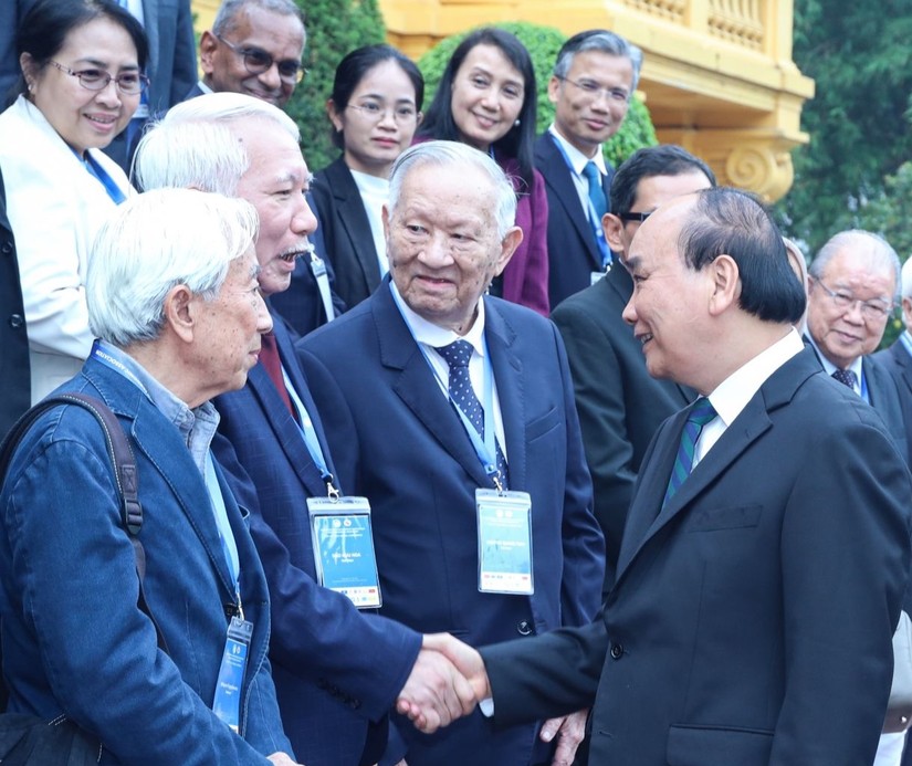 Chủ tịch nước tiếp các nhà khoa học dự hội nghị Liên đoàn các hội kinh tế ASEAN