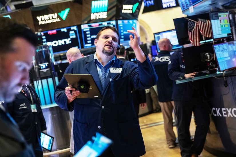 Nhóm cổ phiếu ngân hàng vẫn chịu áp lực sau đợt trượt giá tuần trước. Ảnh: Getty Image 