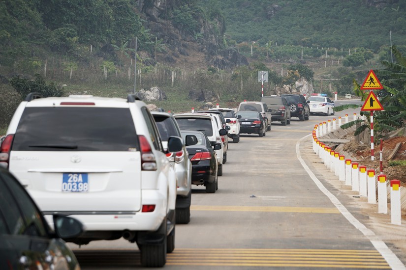 Lãnh đạo các Bộ, ngành địa phương chính thức thông xe tuyến tránh TP Sơn La. 