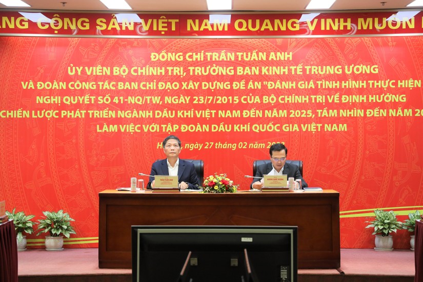 Cần có chủ trương, định hướng chiến lược mới cho phát triển ngành dầu khí Việt Nam.