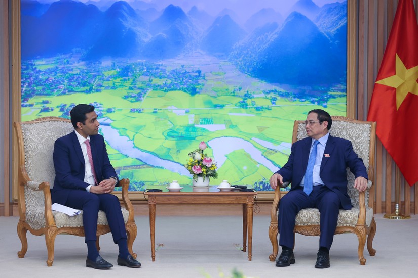 Thủ tướng Phạm Minh Chính tiếp đón Tổng giám đốc Karan Adani. Nguồn: VGP.