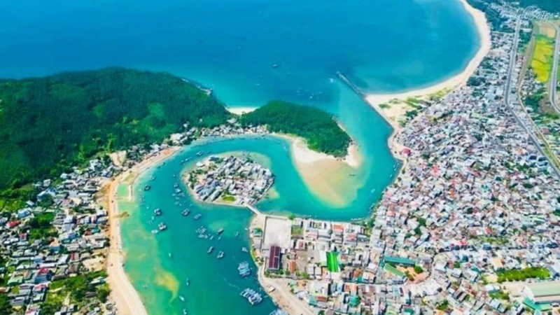 Cửa biển Sa Huỳnh thị xã Đức Phổ, tỉnh Quảng Ngãi. Ảnh: Quangngai.gov