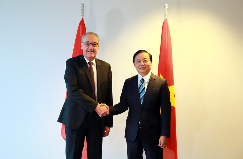 Phó Thủ tướng Chính phủ Trần Hồng Hà đã hội đàm với Ủy viên Hội đồng liên bang, Bộ trưởng Kinh tế, Giáo dục và Nghiên cứu Thụy Sỹ Guy Parmelin. Ảnh: VGP 