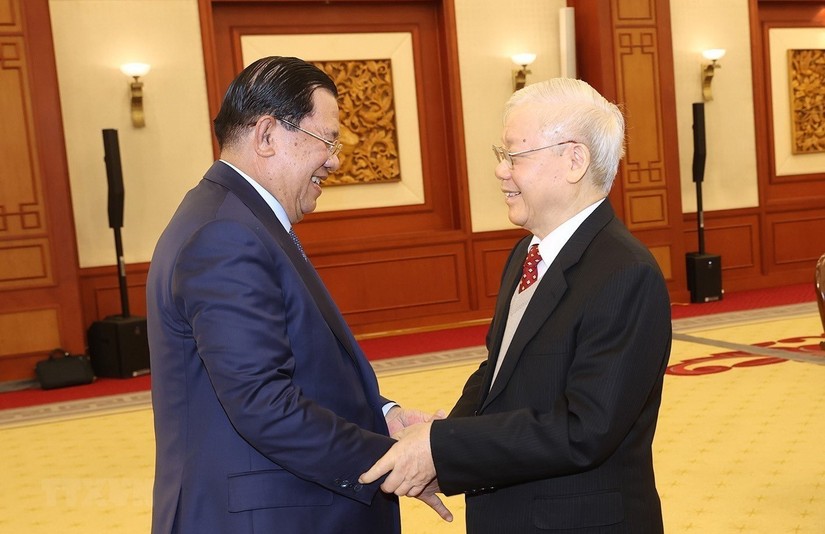 Tổng Bí thư Nguyễn Phú Trọng đón Chủ tịch Đảng Nhân dân Campuchia, Thủ tướng Chính phủ Vương quốc Campuchia Hun Sen. Ảnh: TTXVN