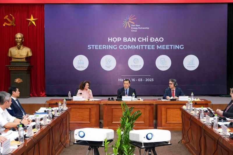 Thứ trưởng Bộ Công Thương Đặng Hoàng An chủ trì cuộc họp lần thứ 7 Ban Chỉ đạo Nhóm đối tác năng lượng Việt Nam (VEPG). Ảnh: Bộ Công Thương
