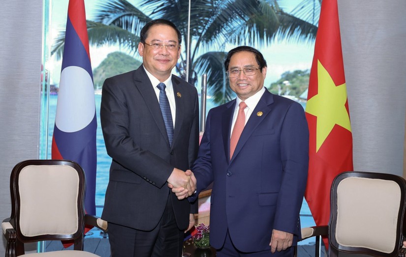 Thủ tướng Chính phủ Phạm Minh Chính gặp Thủ tướng Lào Sonexay Siphandone. Ảnh VGP