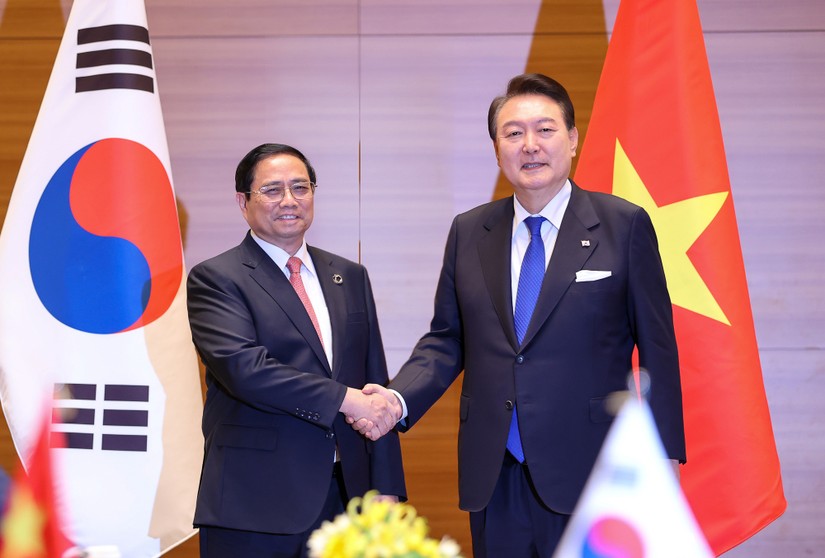 Thủ tướng Chính phủ Phạm Minh Chính hội kiến Tổng thống Hàn Quốc Yoon Suk Yeol nhân dịp dự Hội nghị Thượng đỉnh G7 mở rộng. Ảnh: VGP