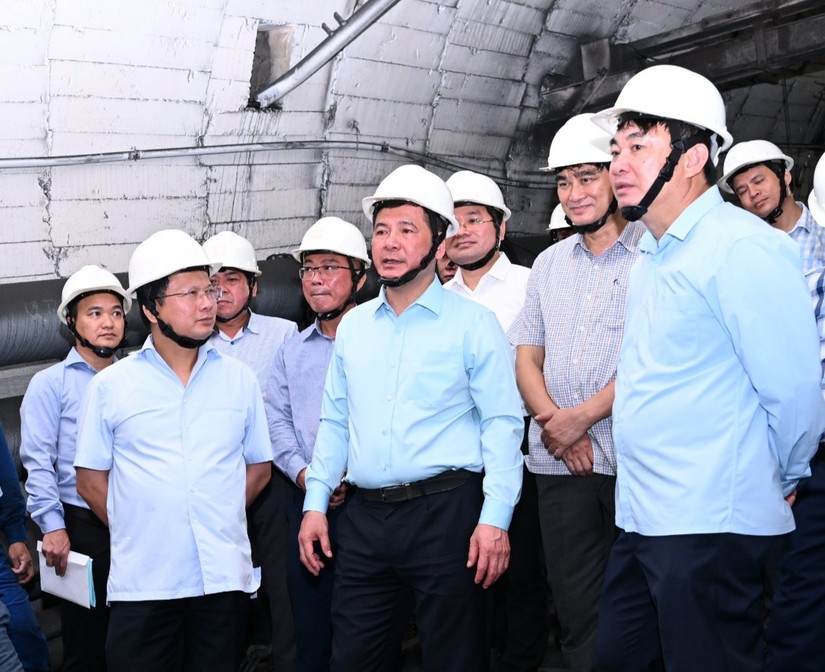 Đoàn công tác của Bộ Công Thương cùng lãnh đạo tỉnh Quảng Ninh đã đến kiểm tra, chỉ đạo công tác an toàn tại Công ty Than Vàng Danh ngay sau vụ tai nạn hầm lò khiến 4 công nhân thiệt mạng. Ảnh: Bộ Công Thương