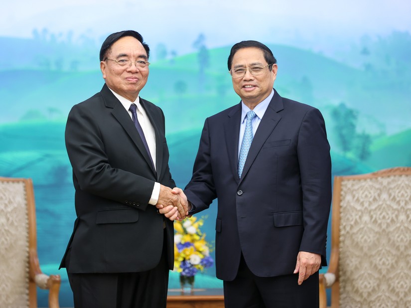 Thủ tướng Phạm Minh Chính tiếp Bộ trưởng Bộ Kế hoạch và Đầu tư Lào Khamchen Vongphosy. Ảnh: VGP