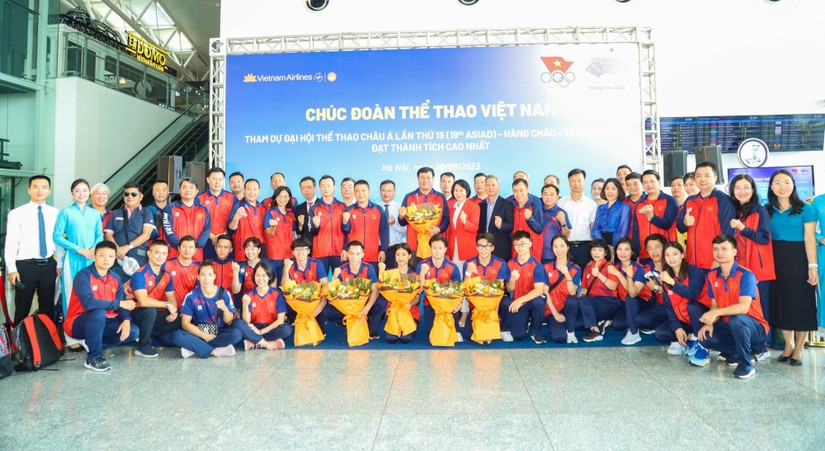 Sáng 20/9, Đoàn Thể thao Việt Nam đã xuất phát từ sân bay Nội Bài, tham dự Đại hội Thể thao châu Á lần thứ 19 (ASIAD 19). Ảnh: TTXVN