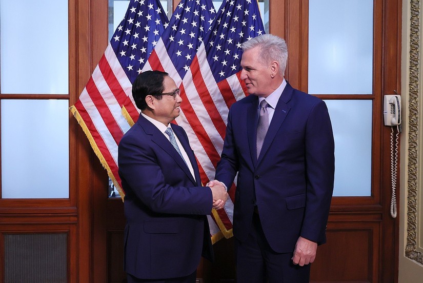 Thủ tướng Chính phủ Phạm Minh Chính và Chủ tịch Hạ viện Mỹ Kevin McCarthy. Ảnh: VGP