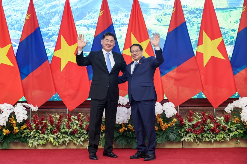 Thủ tướng Phạm Minh Chính và Tổng thống Mông Cổ Ukhnaagiin Khurelsukh. Ảnh: VGP