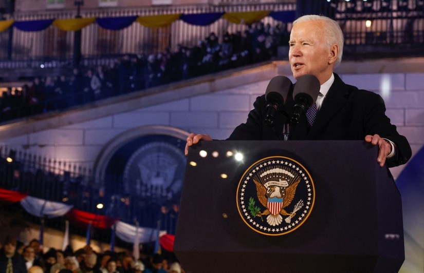 Tổng thống Joe Biden phát biểu tại Lâu đài Hoàng gia Warsaw, ngày 21/2. Ảnh: Reuters