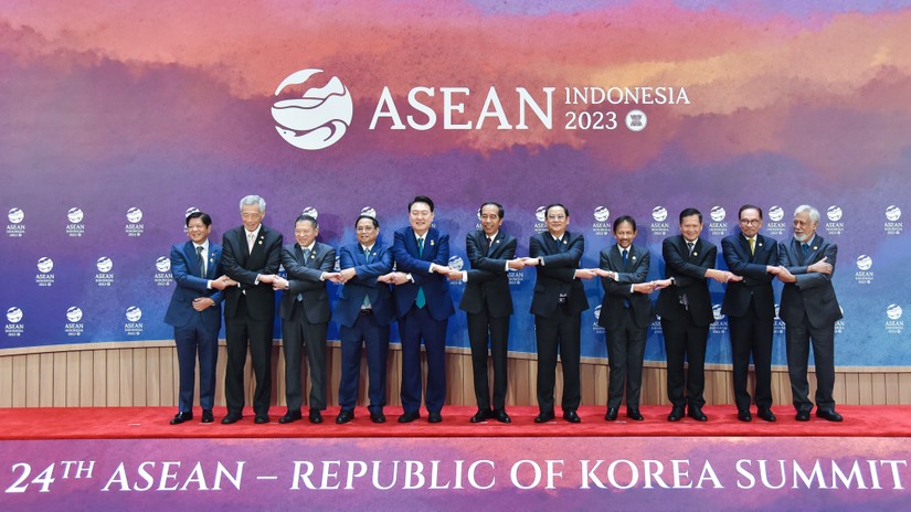 Thủ tướng Phạm Minh Chính cùng lãnh đạo các nước ASEAN và Hàn Quốc tại Hội nghị Cấp cao ASEAN - Hàn Quốc lần thứ 24. Ảnh: VGP