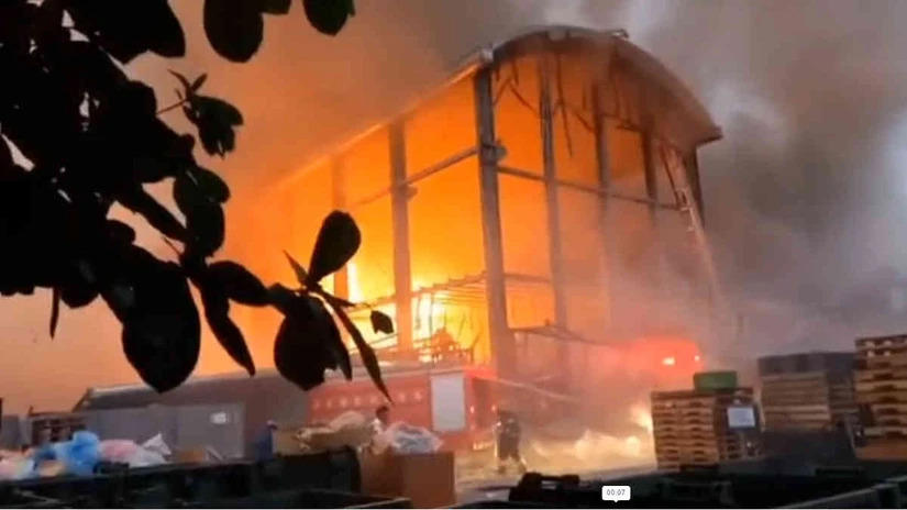 Hiện trường vụ cháy nổ nhà máy. Ảnh: Reuters