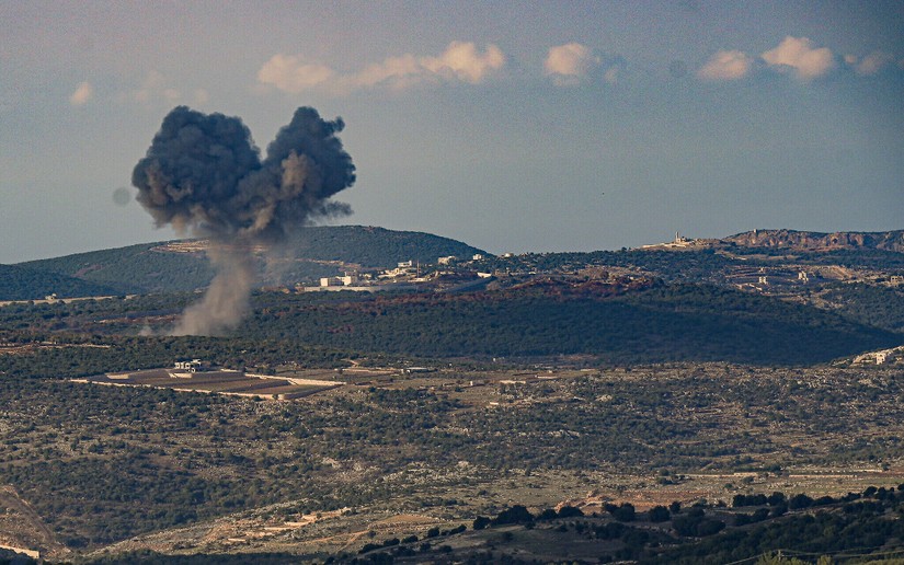 Khói bốc lên trong cuộc đọ súng giữa IDF và lực lượng Hezbollah ở biên giới giữa Israel và Lebanon, ngày 18/11. Ảnh: AP