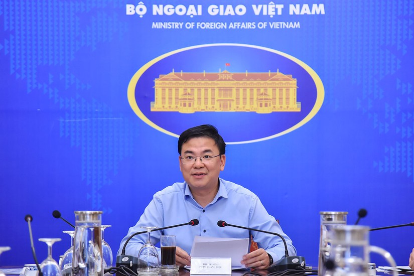 Thứ trưởng Bộ Ngoại giao Phạm Quang Hiệu phát biểu tại Tọa đàm. 