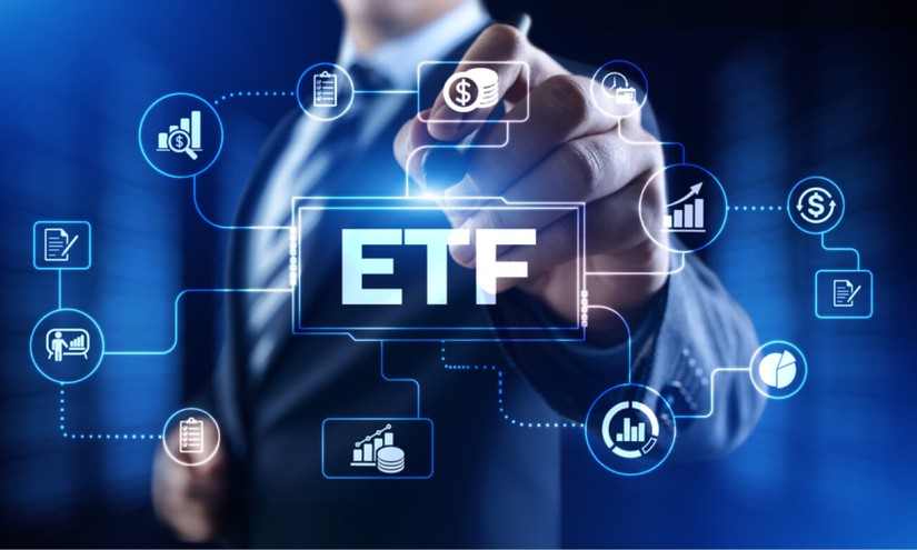 ETF (quỹ hoán đổi danh mục) là quỹ đầu tư với mục đích mô phỏng tỷ suất sinh lợi của chỉ số cổ phiếu, trái phiếu, hàng hóa hoặc một loại tài sản nào đó.