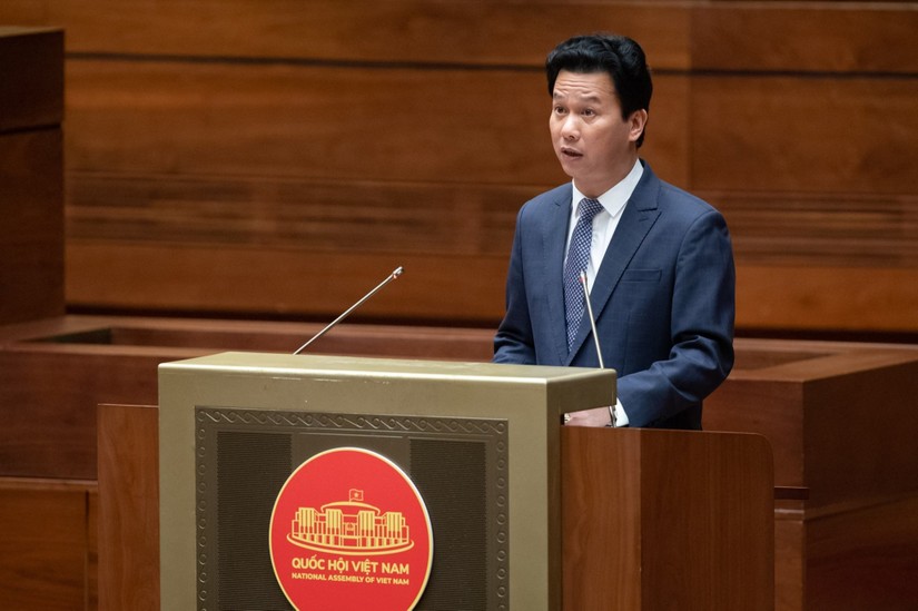 Bộ trưởng TN&MT Đặng Quốc Khánh lần đầu trình bày báo cáo trước Quốc hội. Ảnh: Quochoi