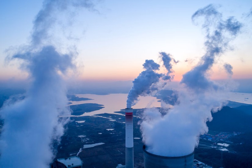 Các công ty năng lượng phải chịu trách nhiệm cho lượng phát thải carbon xuất phát từ việc sử dụng nhiên liệu hóa thạch của mình.