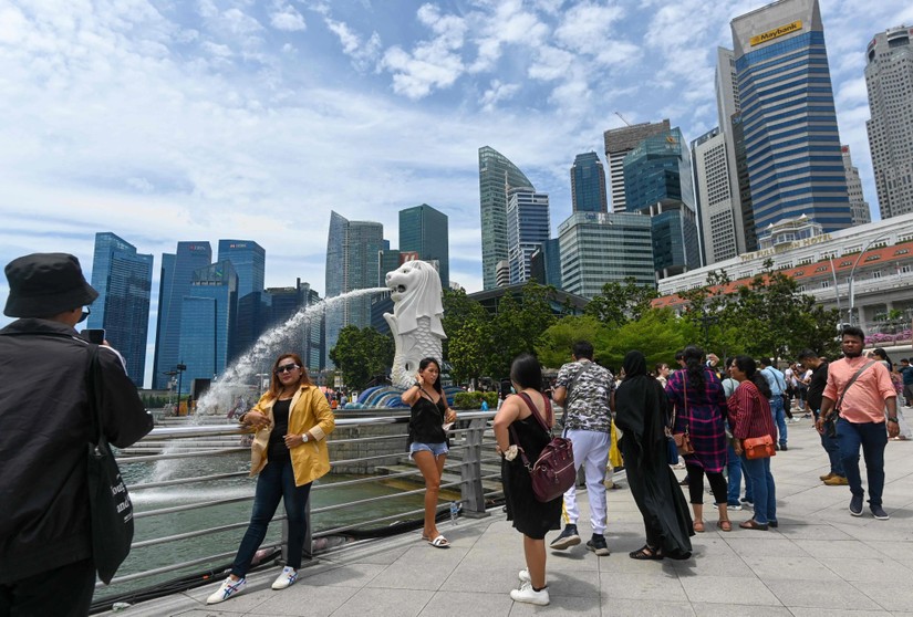 Du khách tại Vịnh Marina, Singapore. Ảnh: AFP