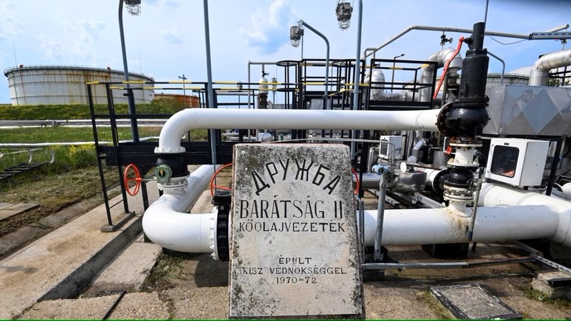 Nguồn cung cấp dầu của Nga thông qua đường ống Druzhba không bị hạn chế bởi EU. Ảnh: AFP