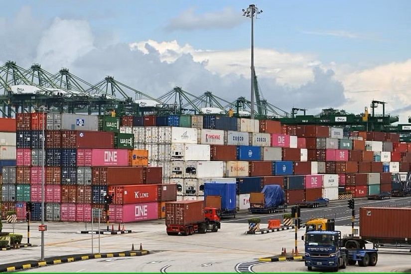 Các chuyên gia không kỳ vọng tình hình xuất khẩu của Singapore sớm được cải thiện. Ảnh: Straits Times