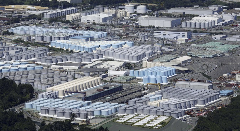 Các bể chứa nước thải phóng xạ đã qua xử lý tại nhà máy điện hạt nhân Fukushima Daiichi ở Fukushima, miền bắc Nhật Bản ngày 22/8/2023. Ảnh: Kyodo News