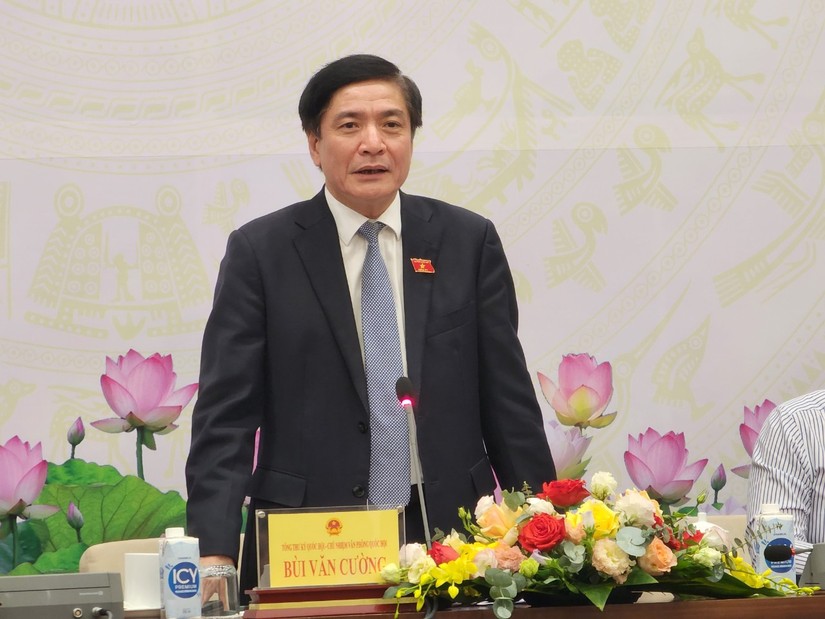 Tổng thư ký Quốc hội Bùi Văn Cường chủ trì họp báo - Ảnh: Phùng Đô