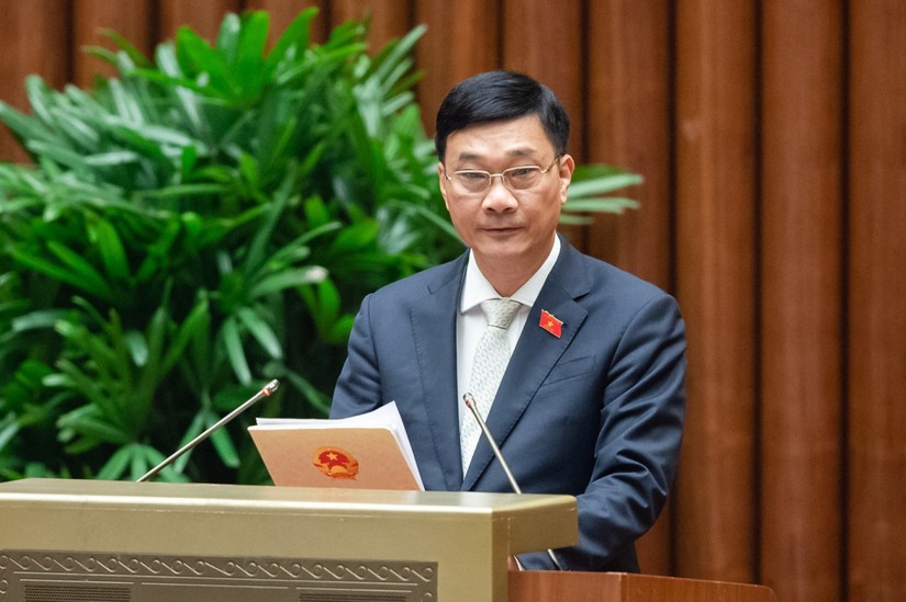 Chủ nhiệm Ủy ban Kinh tế Vũ Hồng Thanh trình bày báo cáo - Ảnh: quochoi.vn