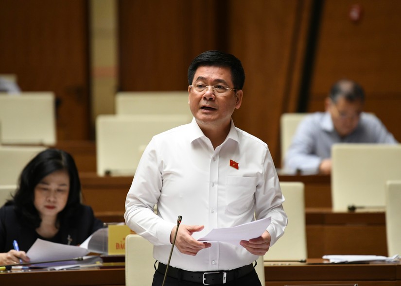 Bộ trưởng Công Thương Nguyễn Hồng Diên - Ảnh: quochoi.vn