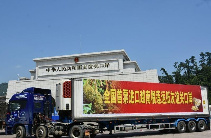 Thúc đẩy giao thương nông lâm thuỷ sản thông qua các cửa khẩu hai tỉnh Quảng Tây và Vân Nam. Ảnh: Nhật báo Quảng Tây.