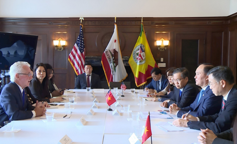 Đoàn đại biểu TP Hà Nội thăm, làm việc với Hội đồng, chính quyền TP Los Angeles, tiểu bang California, Mỹ. Ảnh: UBND Hà Nội.