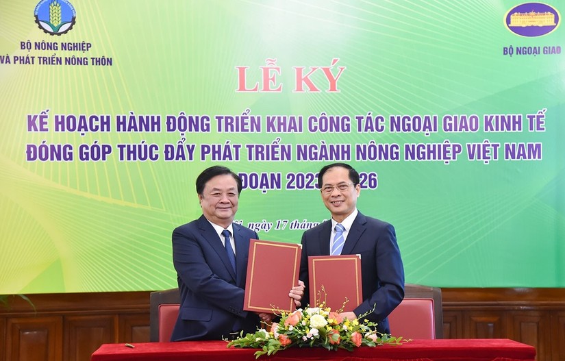 Lễ ký “Kế hoạch hành động giai đoạn 2023 - 2026 về ngoại giao kinh tế đóng góp thúc đẩy phát triển ngành Nông nghiệp Việt Nam”. Ảnh: TTXVN