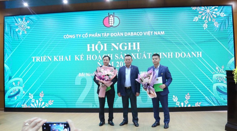 Ông Nguyễn Như So (giữa) - Chủ tịch HĐQT Dabaco tại Hội nghị. Ảnh: DBC
